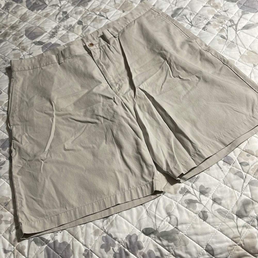 Pro Tour men’s khaki shorts 38